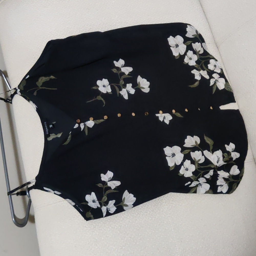 Dynamite floral blouse